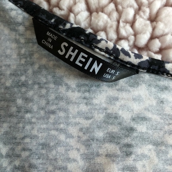 Off the shoulder shirt - Picture 3 of 3